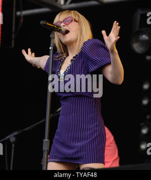 La chanteuse britannique Alison Goldfrapp effectue avec synth/pop duo Goldfrapp au sans fil 02 festival à Hyde Park à Londres le juin 25,2006. (Photo d'UPI/Rune Hellestad) Banque D'Images