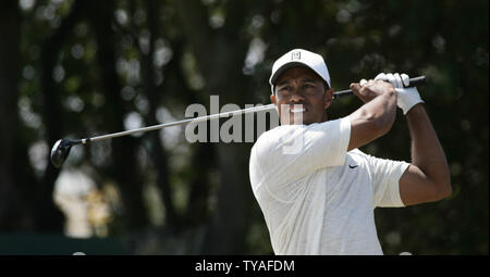 American Tiger Woods disques durs sur le 12e trou au Royal Liverpool golf club dans le 135e British Open Championship en Hoylake le 21 juillet 2006. (Photo d'UPI/Hugo Philpott) Banque D'Images