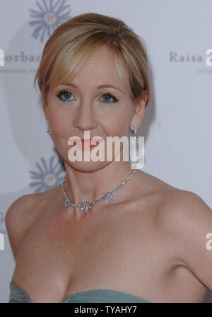 L'écrivain britannique JK Rowling assiste à la 'Raisa Gorbachev Foundation Party' à Hampton Court Palace le 2 juin 2007. (Photo d'UPI/Rune Hellestad) Banque D'Images