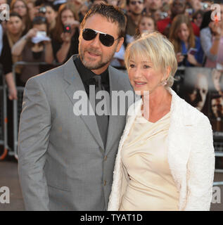 L'actrice britannique Helen Mirren et l'acteur australien Russell Crowe assister à la première de "l'état de jouer" à l'Empire, de Leicester Square à Londres le 21 avril 2009. (Photo d'UPI/Rune Hellestad) Banque D'Images