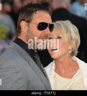 L'actrice britannique Helen Mirren et l'acteur australien Russell Crowe assister à la première de "l'état de jouer" à l'Empire, de Leicester Square à Londres le 21 avril 2009. (Photo d'UPI/Rune Hellestad) Banque D'Images