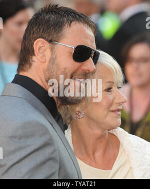 L'actrice britannique Helen Mirren et l'acteur australien Russell Crowe assister à la première de "l'état de jouer" à l'Empire, de Leicester Square à Londres le 21 avril 2009. (Photo d'UPI/Rune Hellestad) Banque D'Images