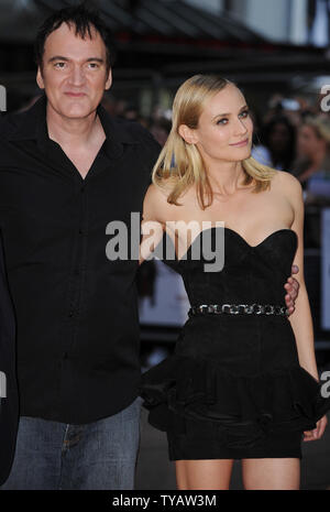 L'actrice allemande Diane Kruger et Quentin Tarantino réalisateur américain assister à la première de "Inglorious Basterds" à Odéon, Leicester Square à Londres le 23 juillet 2009. (Photo d'UPI/Rune Hellestad) Banque D'Images