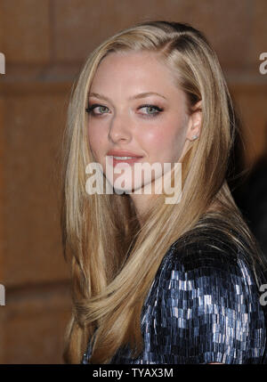 L'actrice britannique Amanda Seyfried assiste à la première de 'Chloe' au London Film Festival à vue, de Leicester Square à Londres le 22 octobre 2009. Rune Hellestad/UPI Banque D'Images