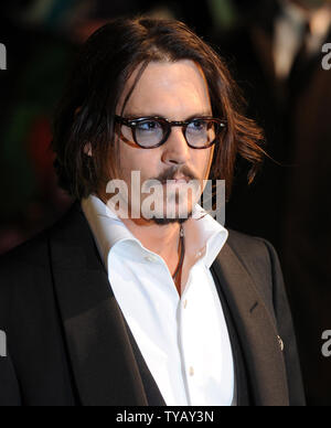 L'acteur américain Johnny Depp assiste à la première mondiale de 'Alice In Wonderland' à Odéon, Leicester Square à Londres le 25 février 2010. Rune Hellestad/UPI Banque D'Images