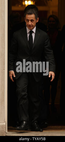 Le président français Nicolas Sarkozy quitte No10 Downing St après une conférence de presse avec le Premier ministre britannique Gordon Brown à Londres, le vendredi 12 mars 2010. UPI/Hugo Philpott Banque D'Images