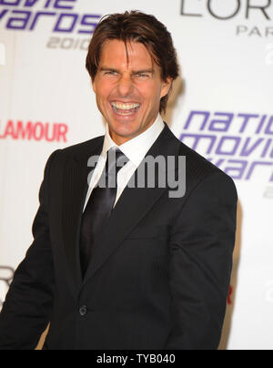 L'acteur américain Tom Cruise va à la salle de presse à 'La National Film Awards' au Royal Festival Hall de Londres le 26 mai 2010. Rune Hellestad/UPI Banque D'Images