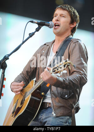 Le chanteur britannique James Blunt fonctionne à l 'Heroes' Concert au stade de Twickenham à Londres le 12 septembre 2010. Rune Hellestad/UPI Banque D'Images