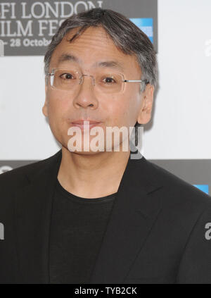 Auteur japonais Kazuo Ishiguro assiste à un photocall pour 'Never let me go" en vue, de Leicester Square à Londres le 13 octobre 2010. Rune Hellestad/UPI Banque D'Images