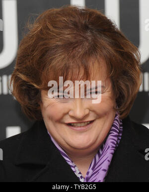 La chanteuse britannique Susan Boyle assiste à une signature de son autobiographie "La femme que j'étais né pour être' à Waterstone's de Piccadilly, à Londres le 16 octobre 2010. Rune Hellestad/UPI Banque D'Images