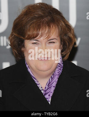 La chanteuse britannique Susan Boyle assiste à une signature de son autobiographie "La femme que j'étais né pour être' à Waterstone's de Piccadilly, à Londres le 16 octobre 2010. Rune Hellestad/UPI Banque D'Images