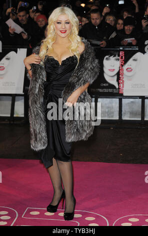 La chanteuse/actrice Christina Aguilera assiste à la première de 'Burlesque' à l'Empire, de Leicester Square à Londres le 13 décembre 2010. Rune Hellestad/UPI Banque D'Images