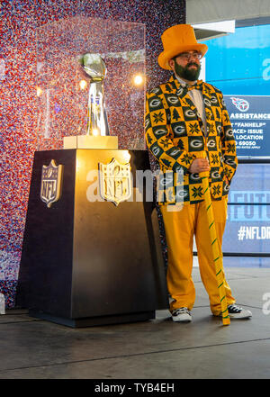 Green Bay Packers debout à côté du ventilateur à l'Vince Lombardi Trophy de la NFL Draft 2019 Nissan Stadium, Nashville, Tennessee, USA. Banque D'Images