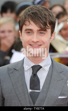 L'acteur britannique Daniel Radcliffe assiste à la première mondiale de "Harry Potter and the Deathly Hallows Part 2' à Londres le 7 juillet 2011. Rune Hellestad/UPI Banque D'Images