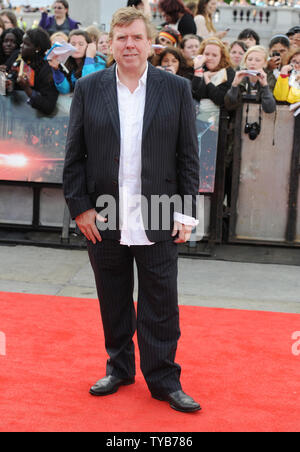 L'acteur britannique Timothy Spall assiste à la première mondiale de "Harry Potter and the Deathly Hallows Part 2' à Londres le 7 juillet 2011. Rune Hellestad/UPI Banque D'Images