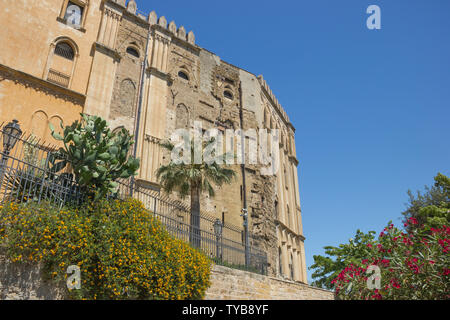 Fermer vue de la façade arrière du palais norman à Palerme en Sicile, monument du patrimoine de l'Unesco palais royal Banque D'Images
