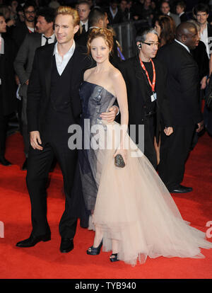 L'actrice britannique Andrea Riseborough et acteur James D'Arcy assister à la première de "W.E" au BFI London Film Festival à l'Empire, de Leicester Square à Londres le 23 octobre 2011. Rune Hellestad/UPI Banque D'Images