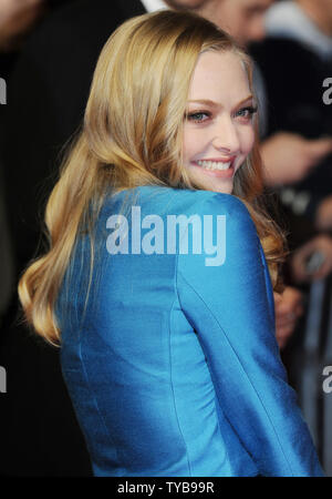 L'actrice britannique Amanda Seyfried assiste à la première de 'en temps réel' au Curzon Mayfair à Londres le 31 octobre 2011. Rune Hellestad/UPI Banque D'Images