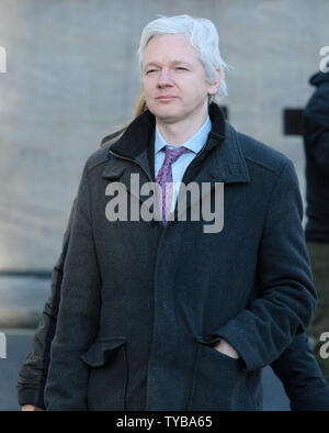 Le fondateur de Wikileaks Julian Assange arrive pour le dernier jour de son audience de la Cour suprême pour éviter l'extradition vers la Suède à Londres le jeudi 02 février 2012. UPI/Hugo Philpott Banque D'Images