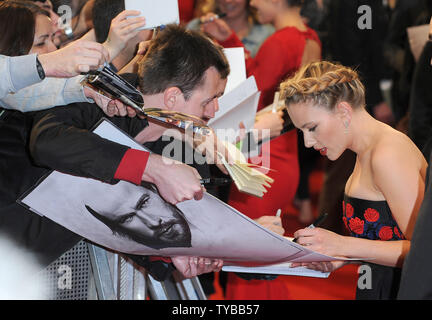 L'actrice américaine Scarlett Johansson assiste à la première européenne de 'Merveille Avengers assemble' à vue Westfield à Londres le 19 avril 2012. UPI/Paul Treadway Banque D'Images