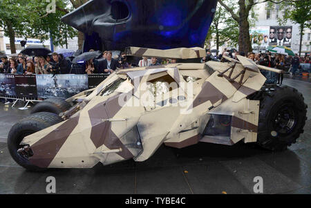 La Batmobile vu à la première européenne de "The Dark Knight Rises" à l'Odéon et cinémas Empire Leicester Square à Londres le 18 juillet 2012. UPI/Paul Treadway Banque D'Images
