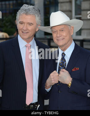 Acteurs américains Patrick Duffy et Larry Hagman assister au lancement de Channel 5, 'Dallas' au Old Billingsgate à Londres le 21 août 2012. Rune Hellestad/UPI Banque D'Images