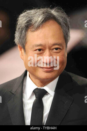 Réalisateur taiwanais Ang Lee assiste à l'EE British Academy Film Awards 2013 au Royal Opera House de Londres le 10 février 2013. UPI/Paul Treadway Banque D'Images