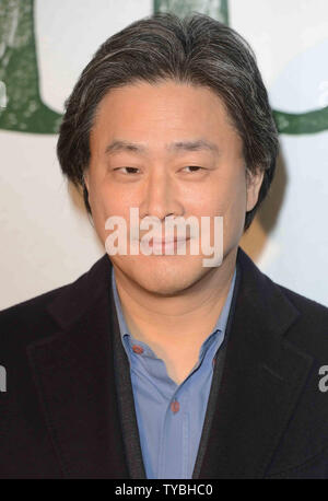 Le réalisateur sud-coréen Park Chan-Wook assiste à une projection spéciale de 'Stoker' au Curzon Soho à Londres le 17 février 2013. UPI/Paul Treadway Banque D'Images