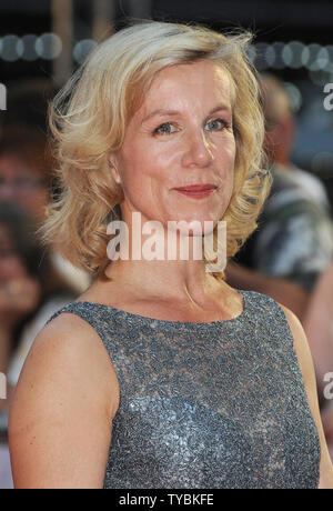 L'actrice britannique Juliet Stevenson assiste à la première mondiale de 'Diana' à l'Odeon Leicester Square à Londres le 5 septembre 2013. UPI/Paul Treadway Banque D'Images