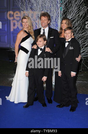 Le chanteur américain Jon Bon Jovi et assister à la famille Hiver Gala de Centerpoint blancs au palais de Kensington à Londres le 26 novembre 2013. UPI/Paul Treadway Banque D'Images