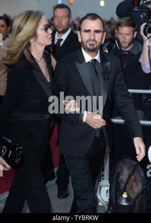 Musicien britannique Ringo Starr et l'actrice Barbara Bach assister à la "GQ Men of the Year Awards" au Royal Opera House de Londres le 3 septembre 2014. UPI/ Rune Hellestad Banque D'Images