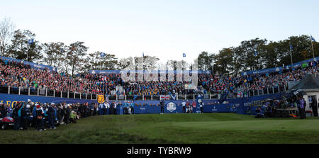 USA's Webb Simpson tees off sur le 1er trou le matin fourball match contre l'Europe, Justin Rose et Henrik Stenson, le premier jour de la Ryder Cup 2014 à Gleneagles, Ecosse, le 26 septembre 2014. UPI/Hugo Philpott Banque D'Images