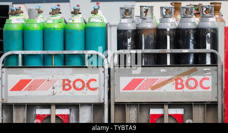 BOC Gaz bouteilles livrées à un pub à Lymington, Hampshire, Royaume-Uni Banque D'Images