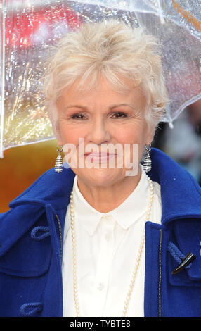 Actrice anglaise Julie Walters assiste à la première mondiale de "Paddington" à l'Odeon Leicester Square à Londres le 23 novembre 2014. UPI/Paul Treadway Banque D'Images