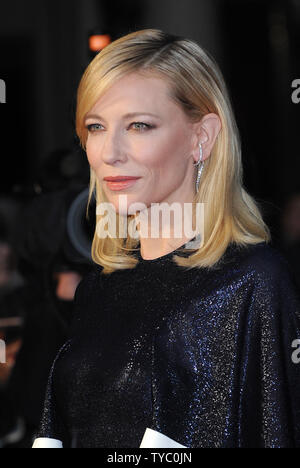 L'actrice australienne Cate Blanchett assiste à un examen préalable pour les 'Carol' lors de la 59e BFI London Film Festival à l'Odeon Leicester Square à Londres le 14 octobre 2015. Photo par Paul Treadway/ UPI Banque D'Images