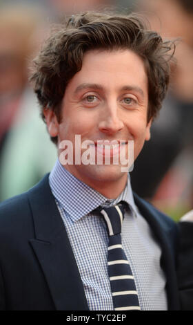 L'acteur américain Simon Helberg assiste à la première mondiale de Florence Foster Jenkins à l'Odeon Leicester Square à Londres le 12 avril 2016. Photo par Paul Treadway/ UPI Banque D'Images