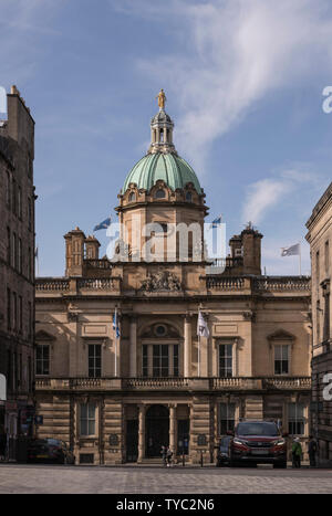 Le Lloyds Banking Group HQ est un victorien néoclassique de la reconstruction de bâtiment géorgien d'origine sur la butte,Edinburgh, Ecosse Banque D'Images