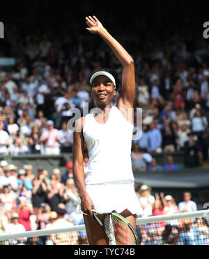 Cuisine américaine Venus Williams célèbre la victoire sur la société britannique Johanna Konta dans la demi-finale des femmes de la 2017 de Wimbledon, à Londres le 13 juillet 2017. Williams a battu Konta 6-4 6-2.,à l'avance pour la Finale le samedi. Photo par Hugo Philpott/UPI Banque D'Images