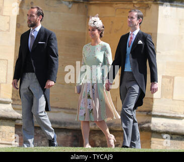 James Middleton (L), sa sœur Pippa (C) et son mari James Matthews (R) arrivent pour la cérémonie du mariage royal du prince Harry et Meghan Markle à la Chapelle St George dans le château de Windsor, à Windsor, en Angleterre, le 19 mai 2018. Photo par Hugo Philpott/UPI Banque D'Images