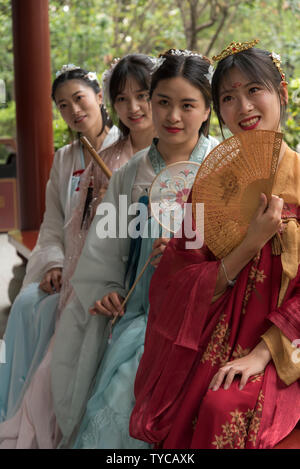 Femme chinoise en chinois traditionnel vêtements. Photographié à Chengdu, Sichuan, Chine Banque D'Images