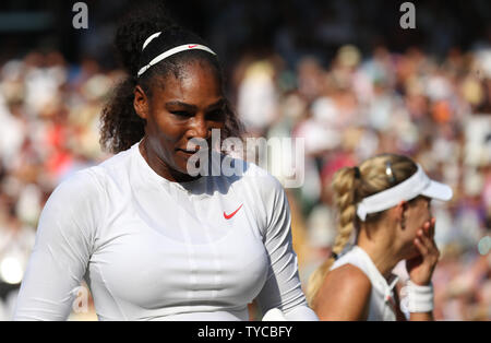 America's Serena Williams réagit après la défaite de l'Allemagne dans l'Angelique Kerber la finale des femmes de la 2018 de Wimbledon, à Londres le 14 juillet 2018. Kerber bat Williams 6-3, 6-3. Photo par Hugo Philpott/UPI Banque D'Images