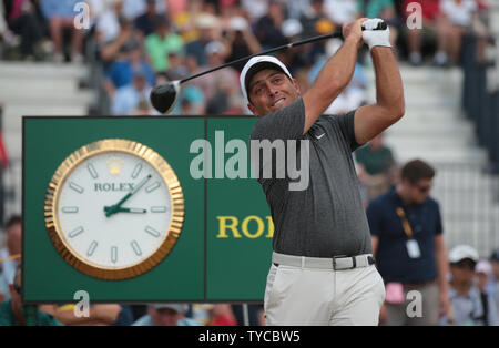 L'Italie Francesco Molinari tees off dans la ronde finale de l'Open de Golf 2018 championnats du monde à Carnoustie, en Écosse, le 22 juillet 2018. Molinari a gagné avec un score de 276, huit coups sous paragraphe Photo par Hugo Philpott/UPI Banque D'Images