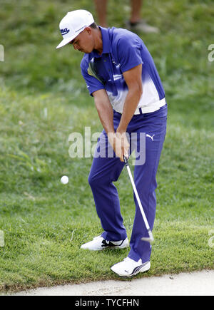 Ricky Fowler, de l'United States, plaquettes sur le quatrième verte pendant la troisième série de la 96e Championnat de la PGA à Valhalla Country Club le Août 9, 2014 .à Louisville, Kentucky. Jour quatre balles en dessous du par 67 et sentiers Rory McIlroy leader par deux traits d'entrer du dimanche en finale. UPI/Frank Polich Banque D'Images