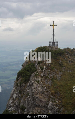 Hochfelln, montagne sommet cross, Chiemgau, Upper Bavaria, Bavaria, Alpes bavaroises, Allemagne Banque D'Images