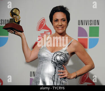 Claudia Brant apparaît avec la chanson backstage de l'année elle a obtenu lors de la dixième conférence annuelle Latin Grammy Awards à Las Vegas, Nevada le 5 novembre 2009. UPI/Jim Ruymen Banque D'Images
