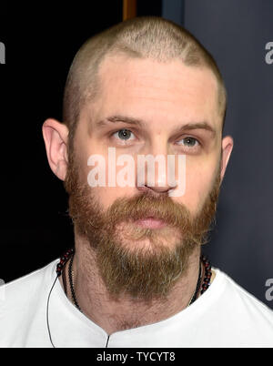 Acteur Tom Hardy assiste à la Warner Bros Pictures, la grande image, une présentation exclusive au Caesars Palace pendant CinemaCon, le site officiel de la convention de l'Association nationale des propriétaires de cinémas, à Las Vegas, Nevada le 21 avril 2015. UPI/David Becker Banque D'Images