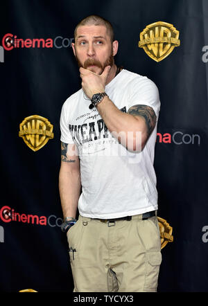 Acteur Tom Hardy assiste à la Warner Bros Pictures, la grande image, une présentation exclusive au Caesars Palace pendant CinemaCon, le site officiel de la convention de l'Association nationale des propriétaires de cinémas, à Las Vegas, Nevada le 21 avril 2015. UPI/David Becker Banque D'Images