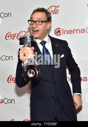 Réalisateur Paul Feig assiste au grand écran Achievement Awards au Caesars Palace, le CinemaCon pendant site officiel de la convention de l'Association nationale des propriétaires de cinémas, à Las Vegas, Nevada le 23 avril 2015. Photo de David Becker/UPI Banque D'Images