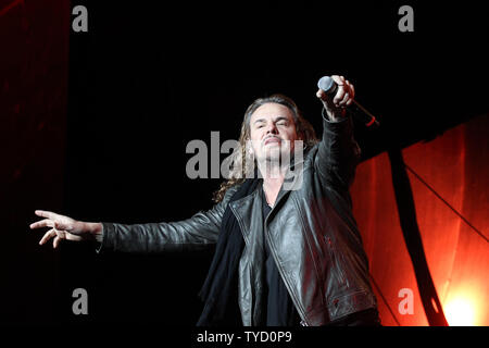 Pop rock band mexicain Mana effectue au cours de la 30e bi-annual Rock in Rio festival de musique au MGM Grand de Las Vegas, Nevada le 8 mai 2015. Photo de James Atoa/UPI Banque D'Images