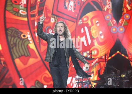 Pop rock band mexicain Mana effectue au cours de la 30e bi-annual Rock in Rio festival de musique au MGM Grand de Las Vegas, Nevada le 8 mai 2015. Photo de James Atoa/UPI Banque D'Images